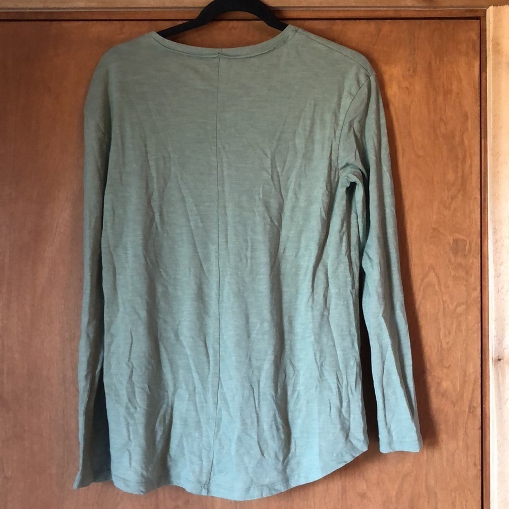 True Craft sage green high low long sleeved tee - Picture 7 of 7